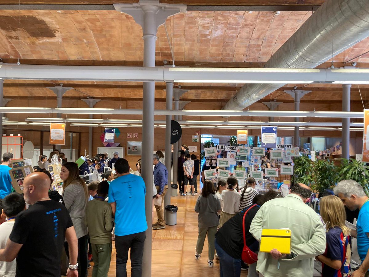 bernatelferrer's tweet image. Ahir, un grup d'alumnes de 3r d'ESO va visitar el @CitiLab de Cornellà per participar a la Fira #STEAMakers, presentant les #Apps per a mòbil que ha desenvolupat llarg del curs. 

Aquesta activitat s’emmarca dins el #programaFAIG del @cesirecat, en el qual participa l'institut.