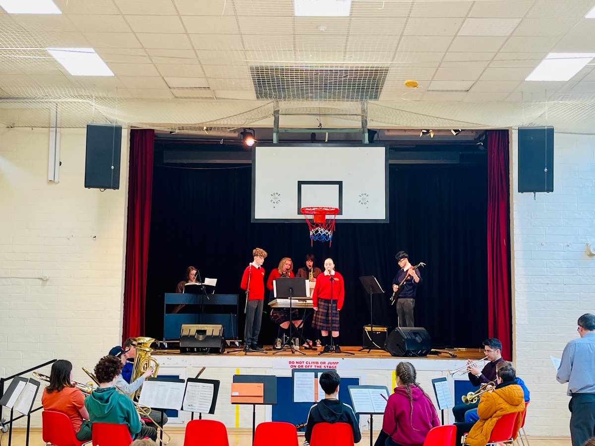 Fantastic SCC music performance event held in @KylemoreCollege today. Students performed their own songs and a few chosen covers. Great to see students from different schools collaborating with each other. @KylemoreMusic @CityofDublinETB @luanparle @ClogherRoadCC