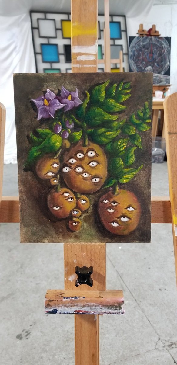 Another potato I was working on last weekend at the studio.
Feels good to do oils again.

#artistofinstagram #art #artist #illustration #illustrationartists #illustrator #potatoes #botanicalart #brooklyn #studio #nycart #kidlit