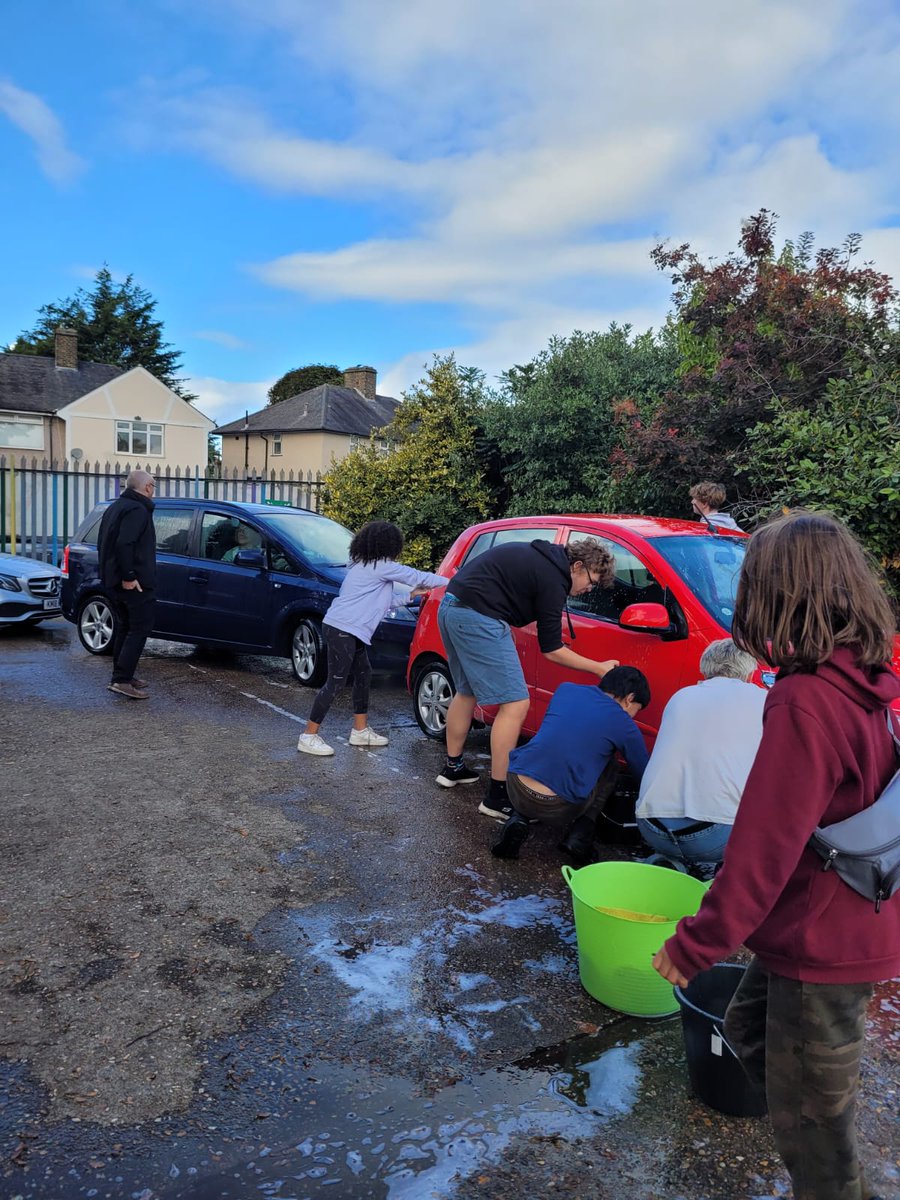 Last year, Lifeline Projects arranged a charity car wash to raise money for equipment for a local youth club. It was a successful event; a good number of cars turned up contributing to the #fundraising and a queue ended up forming! #BarkingandDagenham #Charity