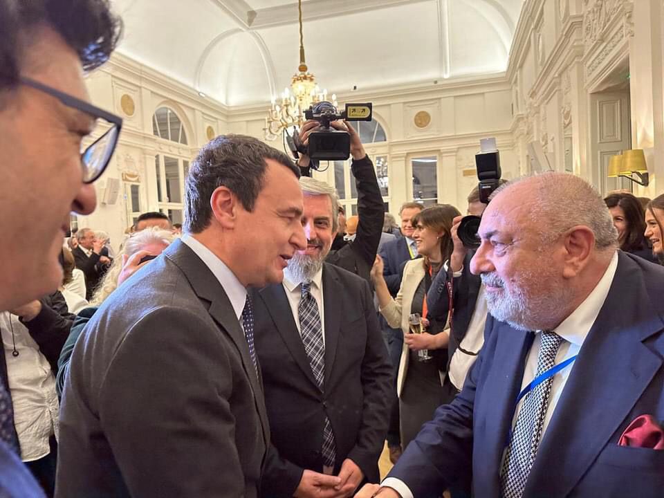 Merkezi Fransa'nın Strazburg kentinde bulunan Avrupa Konseyi Parlamenter Meclisi, Kosova'nın Konseye "ön koşulsuz" tam üye olarak kabul edilmesini tavsiye eden raporu onayladı. AKPM Genel Kurulu'nda Kosova'nın Konseye üye olarak kabul edilmesini tavsiye eden raporu görüşüldü.