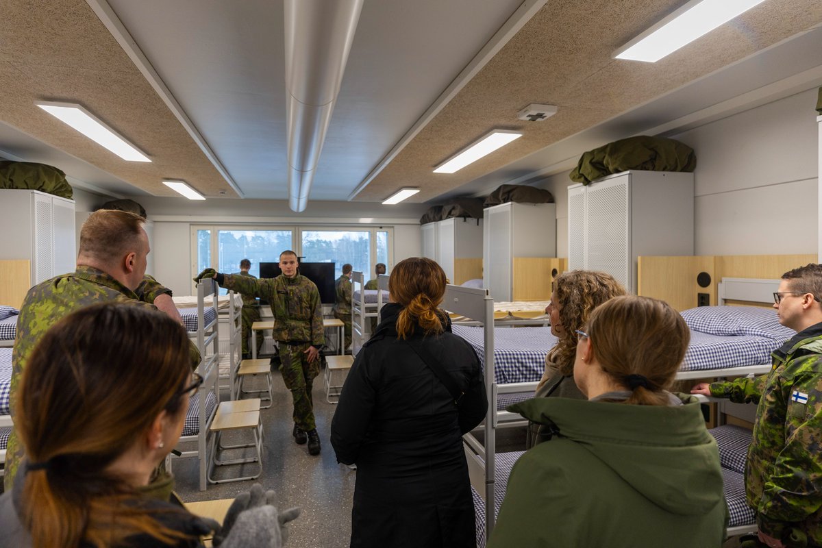 Esittelimme tänään sotilaallisen maanpuolustuksen perusteita ja suorituskykyjä #CLVII alueelliselle #maanpuolustuskurssi’lle Upinniemessä. #Kokonaisturvallisuus on meidän kaikkien #yhteistyö’n summa. Kiitos mielenkiinnostanne! #ESAVI #UUDALTSTO #Merivoimat #Rannikkoprikaati