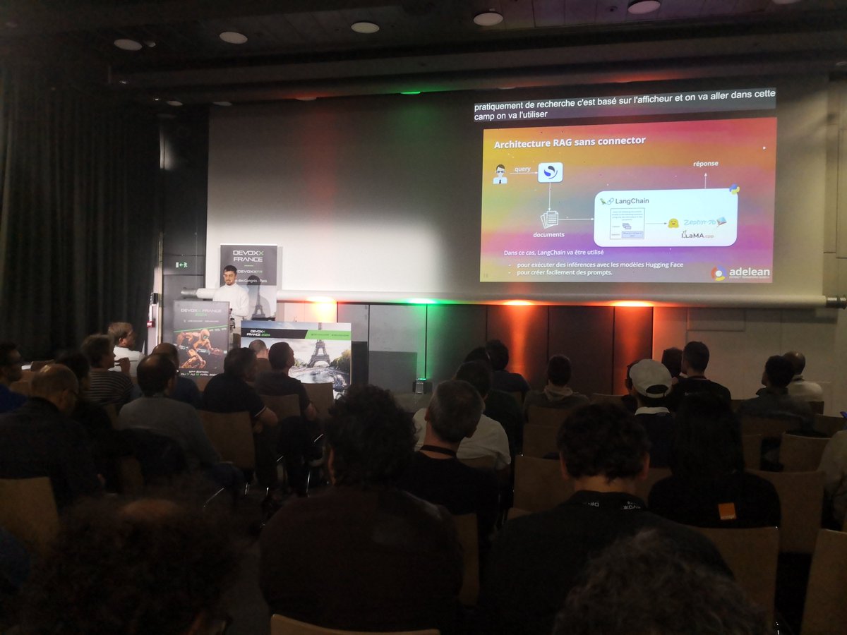 RAG Open-Source : 30 minutes chrono, salle pleine, avant un deep dive demain. <a href="/a2lean/">adelean</a> est dans la place ! Starring Pietro #devoxxfr