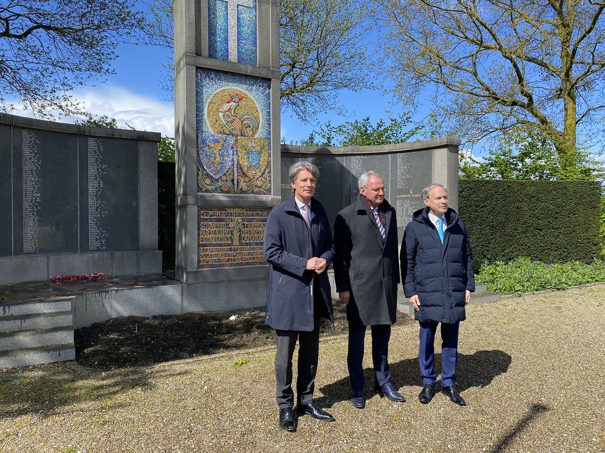 We had the pleasure to welcome the French and Dutch ambassadors. They were accompanied by various representatives, including Han Polman, the commissioner of the king. We gave an explanation about the French in WW2 and our plans for the new museum. It was a very successful visit.