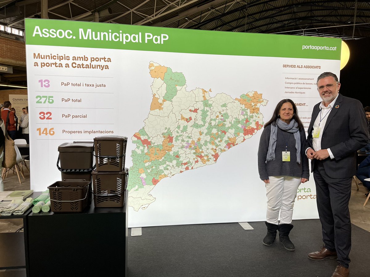 josepmariatost's tweet photo. Trobada al @wasteinprogress a Girona amb membres @Porta_a_Porta i la comissionada Montse Cruz. Gran feina de difusió del sistema implantat a Catalunya l’any 2000! @residuscat @ACMunicipis @MunicipisCAT @FELIB_info #Wasteinprogress https://t.co/bdkAQkMGAU