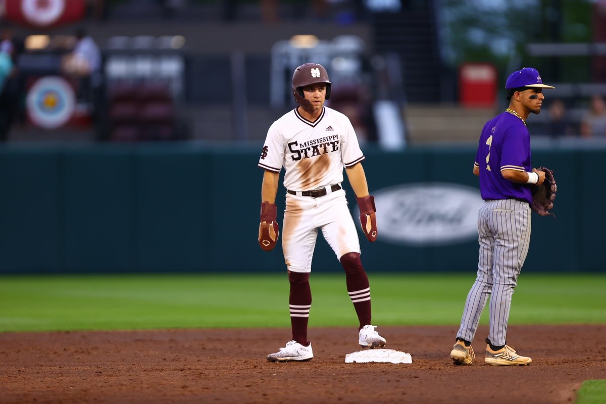 Mississippi State improved to 𝟭𝟴-𝟬 all-time over Alcorn State with last night's 𝟭𝟭-𝟬 victory! It was State's first shutout of the Braves since 2016 and the first time wearing the 𝗖𝗹𝗮𝘀𝘀𝗶𝗰 𝗪𝗵𝗶𝘁𝗲 '𝟴𝟱𝘀 against them since 2014! 📸: @HailStateBB #HailState🐶⚾️