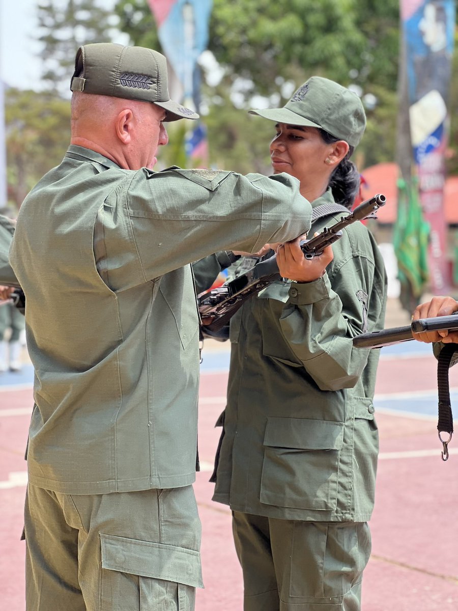 Acto con motivo a la Juramentacion del Contingente ENE24 y licenciamiento ENE22, de la 61 Brigada de Acondicionamiento de Ingenieros. 

Valientes Soldados de Nuestra Amada Patria Venezuela