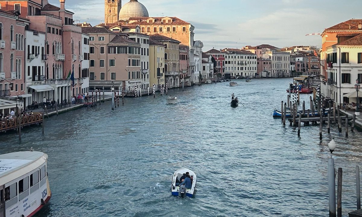 My Venice Day 1: Pimms, the Pinault Collection and thunderous conversation dlvr.it/T5dQtq #Art #ArtLovers
