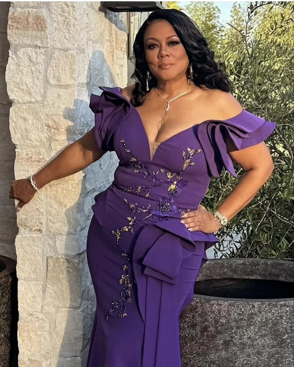 MsVivicaFox's tweet photo. GM DAWLINGS! JOIN ME IN WISHING MY GURL @LelaRochon A HAPPY BLESSED BIRTHDAY! LELA IS A WONDERFUL ACTRESS, WIFE, MOTHER, DAUGHTER & GURLFRIEND! LUVS YA TONS QUEEN! ENJOY! #FILMLIFE #QUEENTHANGS 🔥👸🏽 🎬 🤑🥂🎂🔥 https://t.co/EF3ATpVXlB