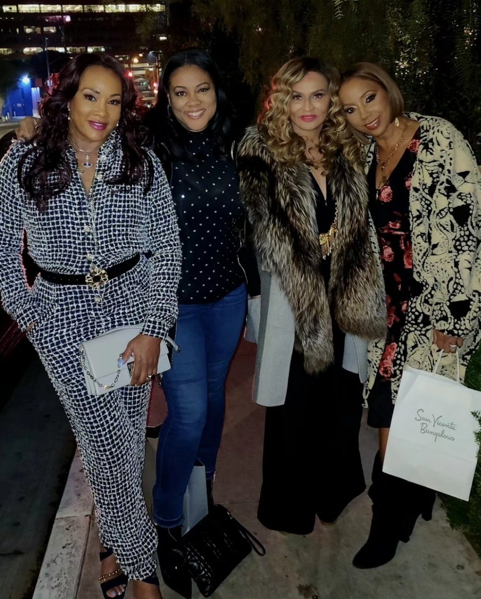 MsVivicaFox's tweet photo. GM DAWLINGS! JOIN ME IN WISHING MY GURL @LelaRochon A HAPPY BLESSED BIRTHDAY! LELA IS A WONDERFUL ACTRESS, WIFE, MOTHER, DAUGHTER & GURLFRIEND! LUVS YA TONS QUEEN! ENJOY! #FILMLIFE #QUEENTHANGS 🔥👸🏽 🎬 🤑🥂🎂🔥 https://t.co/EF3ATpVXlB