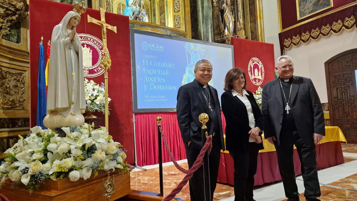 ✝️ El nuncio del Papa en España inaugura en la UCAM el Congreso ‘El Combate Espiritual’
✅ Junto a Bernardito Cleopás, han inaugurado el evento esta mañana en el Campus de Los Jerónimos, María Dolores García, presidenta de la UCAM, y monseñor José Manuel Lorca, obispo de la