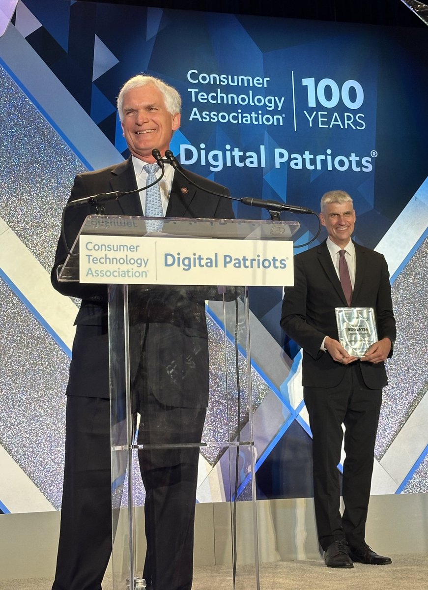 Thank you, @CTATech, for honoring me with the 2024 Digital Patriot Award! I look forward to continuing to work together on policies through @HouseCommerce that help consumers, spur innovation, and close the digital divide.