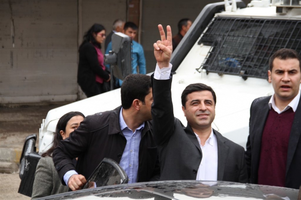 Selahattin #Demirtaş is a political prisoner. #freedemirtas