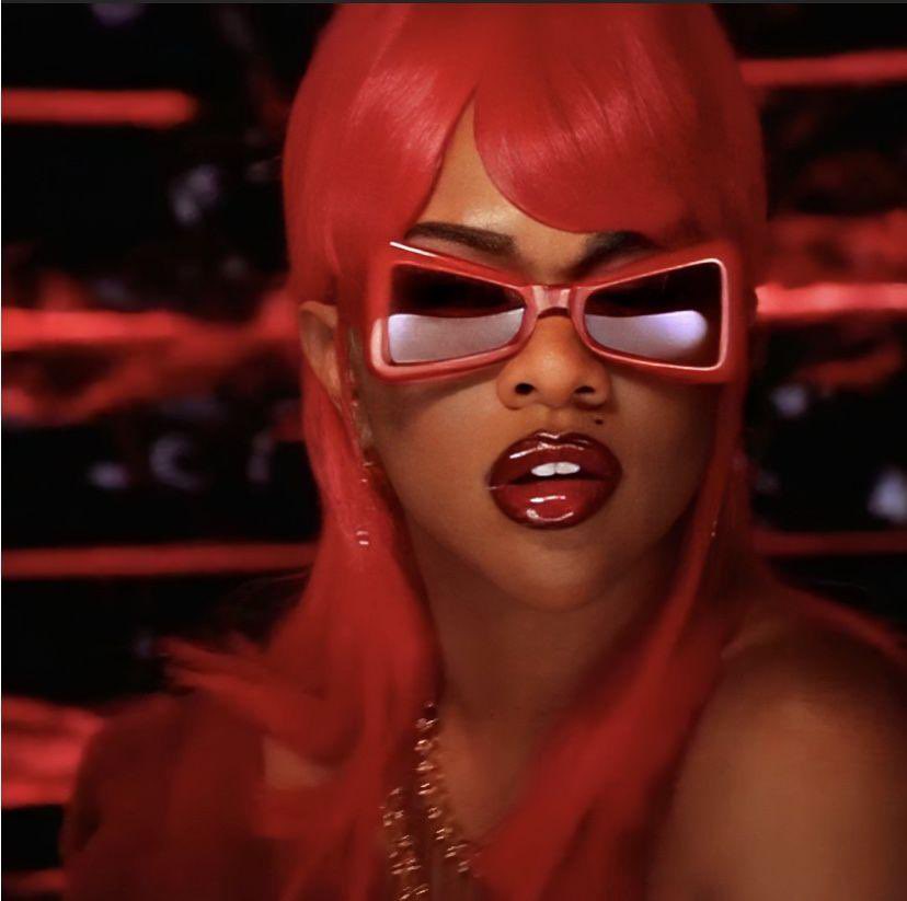 Saweetie and Lil' Kim wearing Chanel F/W 1995 glasses.