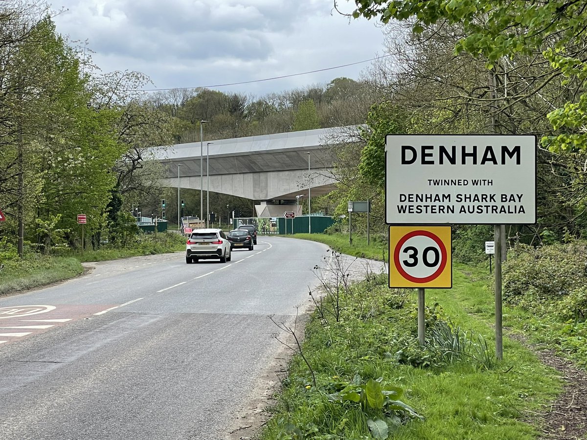 Sorry, lots of posts today, but one more thing to add. Here is what the #HS2 Colne Valley Viaduct looks like with its parapets on. Never seen this before! I am so used to seeing it without them that it looks a bit strange….