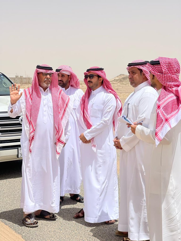 naqi_1's tweet photo. جانب من زيارة رئيس #بلدية_النقيع وفريق العمل بالبلدية لمركز الجنينة   والوقوف على طلبات المواطنين والاستماع لإحتياجاتهم ومتابعة سير العمل في المشاريع والتأكد من معايير الجودة في التنفيذ .
#عسير_كذا_اجمل 
#غالية_علينا https://t.co/masrfmlENi