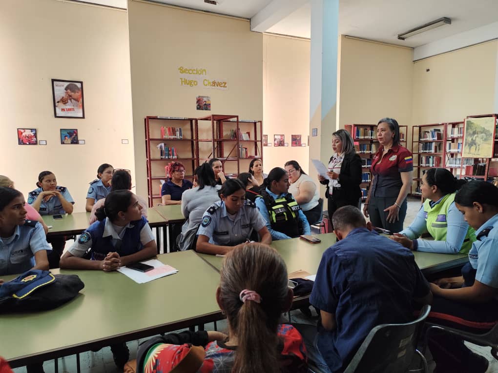 gobiernodelara's tweet photo. #17Abr Desde la Biblioteca @iabpcpiotamayo el @clelaraoficial realizó la Consulta Pública de la Reforma de Ley del Instituto Regional de la Mujer en los 9 municipios del estado, en marco del Plan Legislación de Calle. 
#BidenLevantaElBloqueoYa https://t.co/uUXyXkB0fk