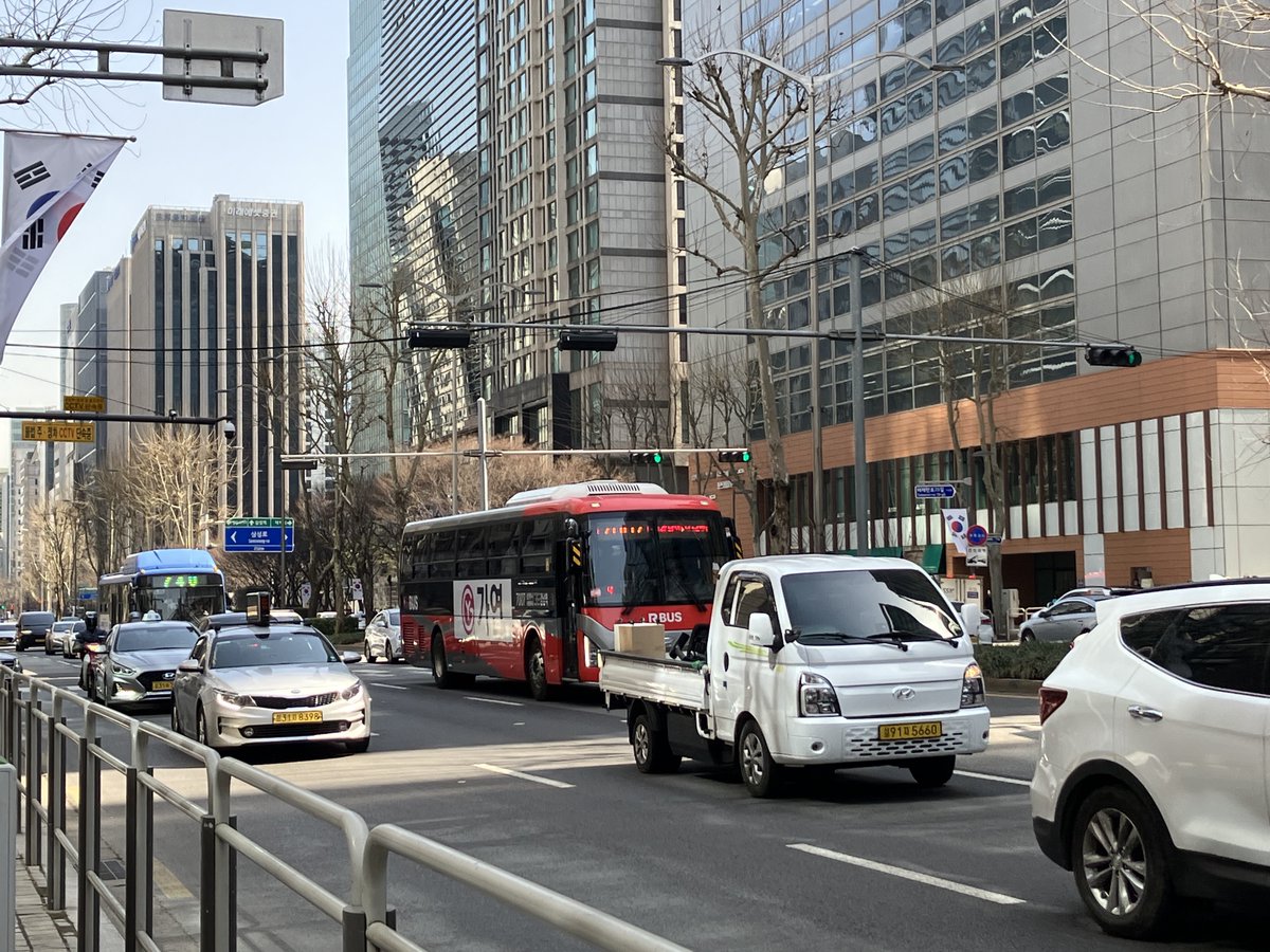socioanna's tweet image. I was late for the school pick up yesterday, because someone in Toronto decided it was a great idea to renovate the Gardiner Expressway and several major downtown arteries on the same day. Now, here is something fun from my upcoming report on the use of #digitaldata in…