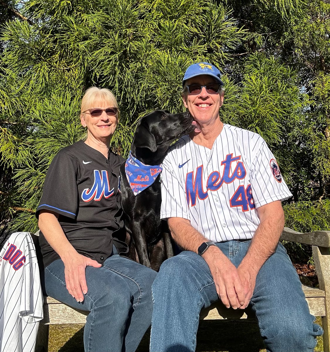 🐾 Seaver Update 🐾 After careful analysis by @AmericasVetDogs, Seaver will be shifting his career to be a full-time pet rather than a service dog. We are so happy to share that Seaver's (and Shea's) puppy raisers: Tom & Deb will be adopting him!