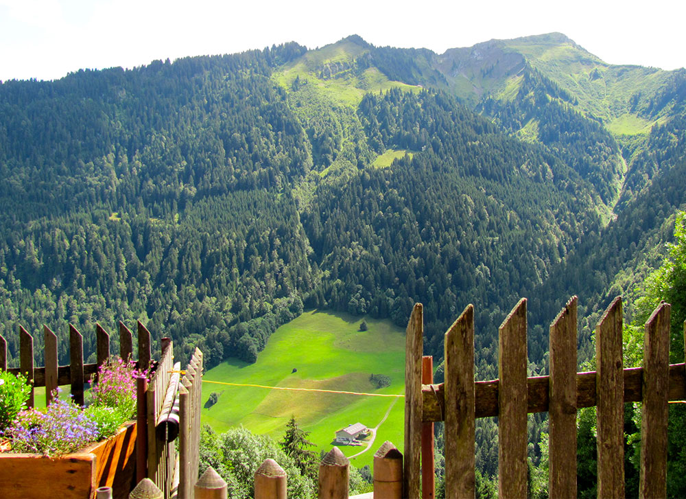 These are the trending luxury destinations this summer!

Mykonos - Marbella - St Tropez - Zermatt - Paros - Sardinia - Gstaad - Hvar - Ibiza - Tuscany

Find out more: smilinghouse.ch/top-10-summer-…

Will you be heading to any of these hotspots this year?

#LuxuryTravel #VacationGoals