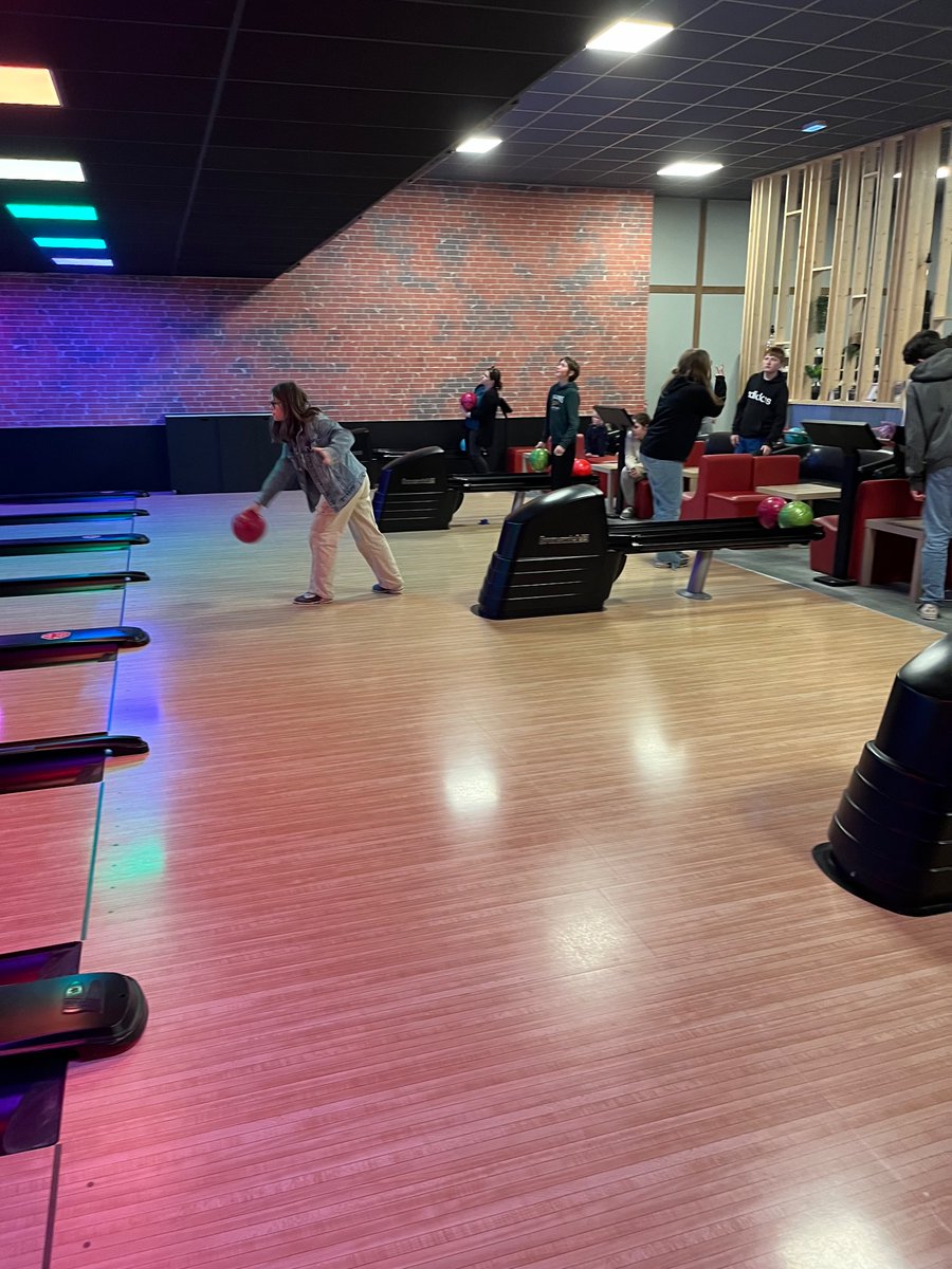 Les internes sont contents de leur après-midi bowling et laser game. Merci aux AED pour cette sortie. 👍 Vivre en collectivité dans un internat d’excellence. @dsden50