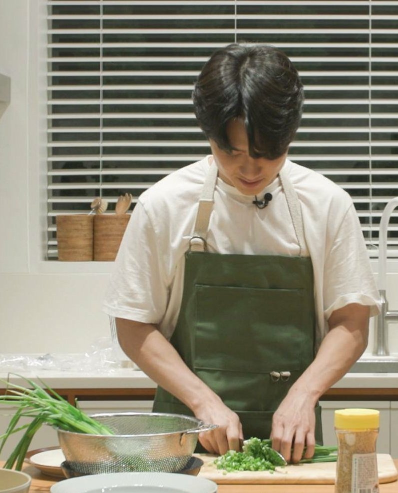 Doh kyungsoo, husband material... Hehehe✌️ #도경수_성장