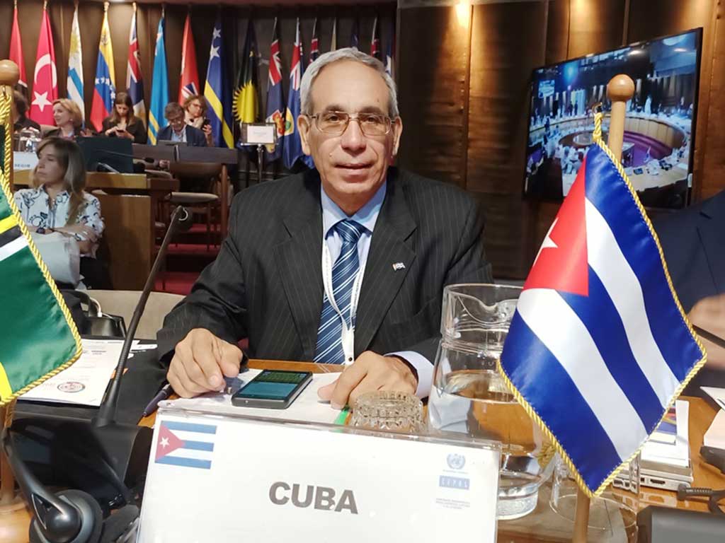 CubaMINREX's tweet photo. #Cuba 🇨🇺 anunció en la CEPAL, que a la Cumbre del Futuro, que tendrá lugar en la ONU en septiembre, llevará la voz del Sur. Demandará el cese de medidas coercitivas unilaterales y abogará por una solución justa y duradera a la cuestión palestina.

🔗https://t.co/hHjFW0ygik https://t.co/ASdE3VVqVb