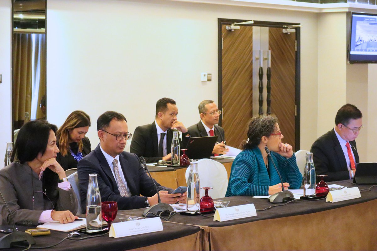 UNDP Malaysia (@myundp) on Twitter photo At the #SDG Finance Roundtable yesterday w/ UNDP A.A. Mr. <a href="/HaoliangXu/">Haoliang Xu</a>, conversations centred on challenges faced by private sector players in scaling up #sdgfinancing, innovative instruments & approaches to address it -such as blended financing, & opportunities for collaboration. At the #SDG Finance Roundtable yesterday w/ UNDP A.A. Mr. <a href="/HaoliangXu/">Haoliang Xu</a>, conversations centred on challenges faced by private sector players in scaling up #sdgfinancing, innovative instruments & approaches to address it -such as blended financing, & opportunities for collaboration.