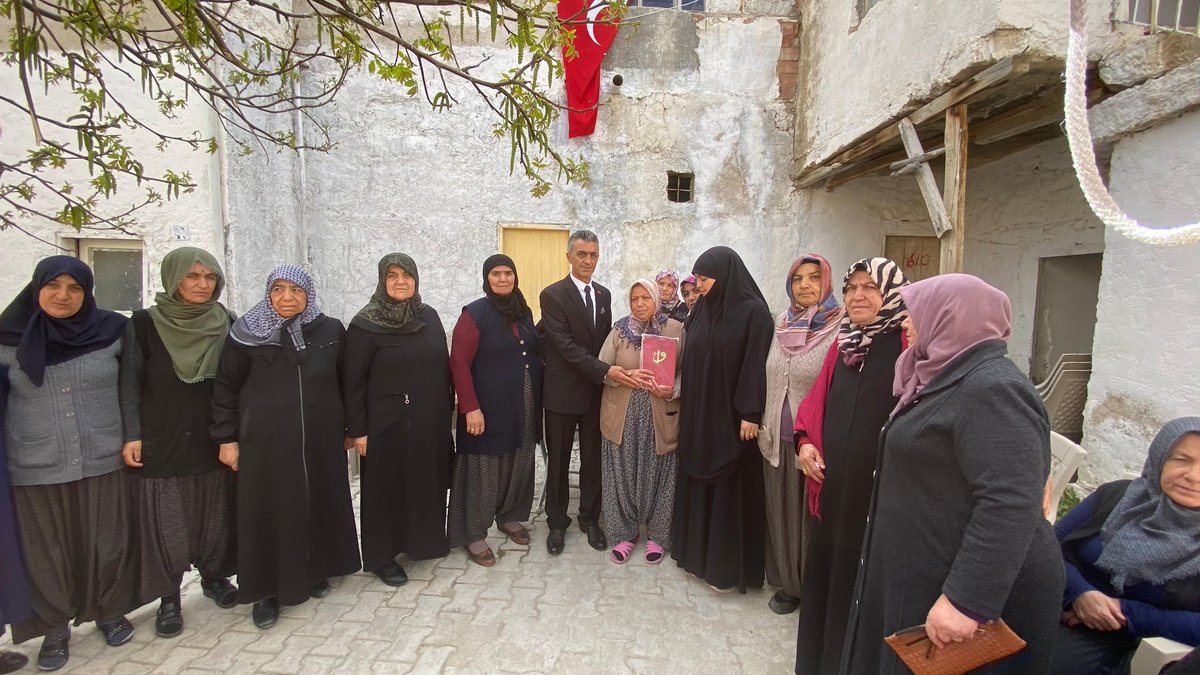 TugsavN's tweet photo. Niğde Şehit Aileleri Derneği ve Vakıf üyelerimizle birlikte 09.04.2024 tarihinde şehadete yürüyen kahraman şehidimiz Uzm. Çvş. Hikmet Aslan’ın baba ocağını ziyaret ederek; taziye dileklerimizi ilettik. 
Rabbim Şehidimizin Şehadetini kabul, mekanını cennet olsun🇹🇷 https://t.co/8RsXdutWtm