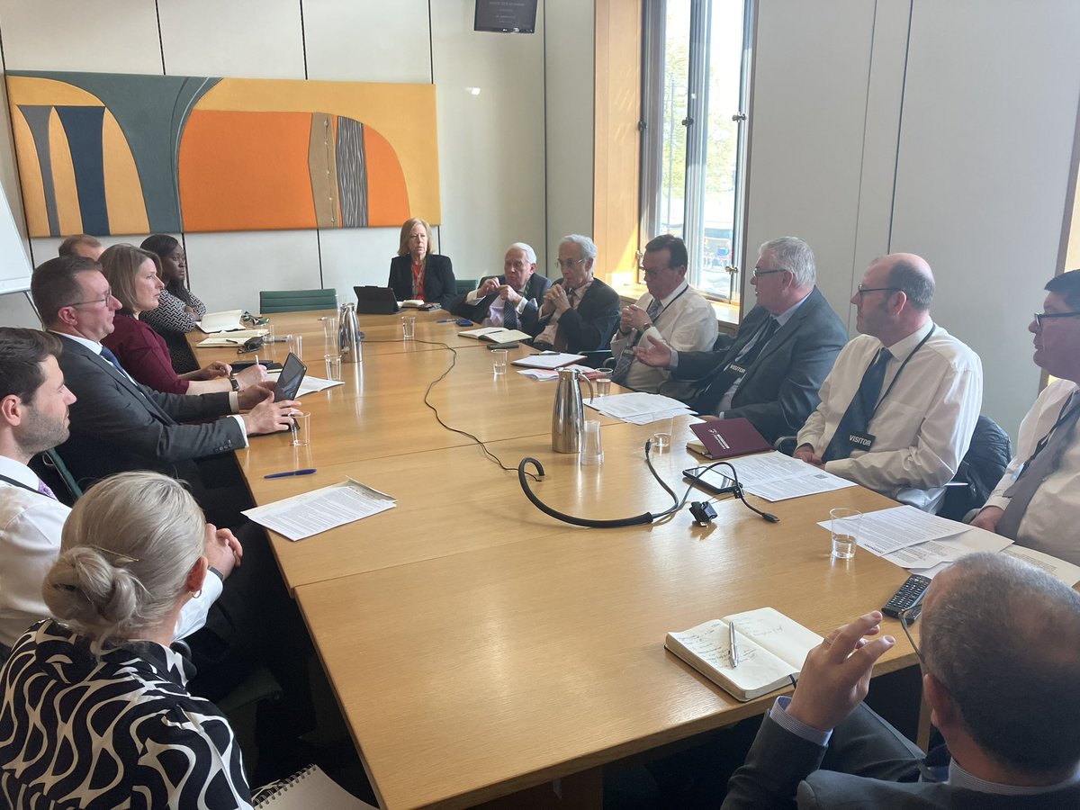 This morning, @CommunityUnion were proud to host a roundtable on our new ‘Beyond Bars’ report with stakeholders from across the Justice and Custodial sector, from our reps to employers and Parliamentarians. You can read the report here: communitytunew.wpenginepowered.com/wp-content/upl…