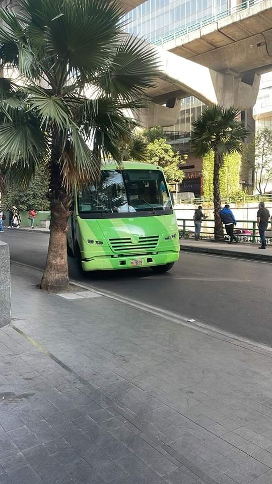 🔴 Se presenta tránsito lento y afectaciones viales. Cerrada la circulación en Anillo Periférico al Norte a la altura de Las Flores, alcaldía Álvaro Obregón, por manifestantes. Alternativa Vial Av. Revolución.