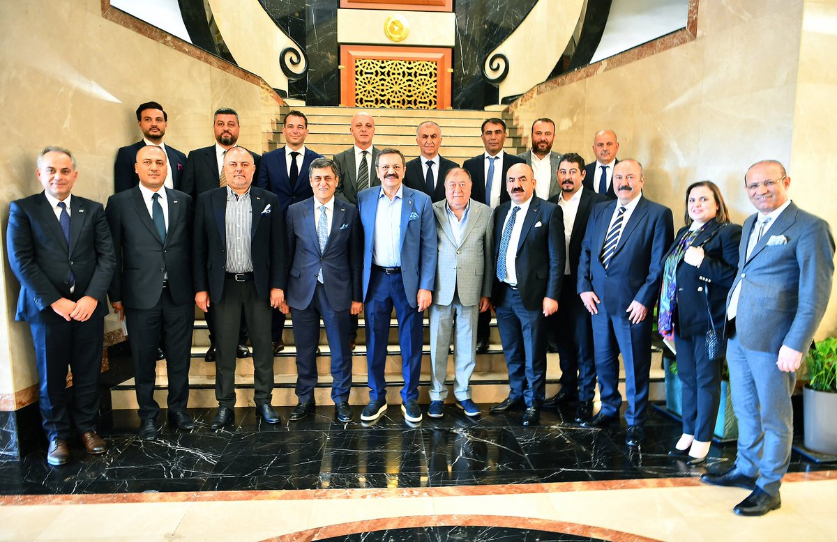 RHisarciklioglu's tweet photo. Uluslararası Nakliyeciler Derneği (UND) Yönetim Kurulu Başkanı Şerafettin Aras ve Yönetim Kurulu üyelerini Birliğimizde ağırladık. Nazik ziyaretleri için teşekkür eder, yeni görevlerinde başarılar dilerim. @UNDORGTR https://t.co/X2Bjh9Ihgs