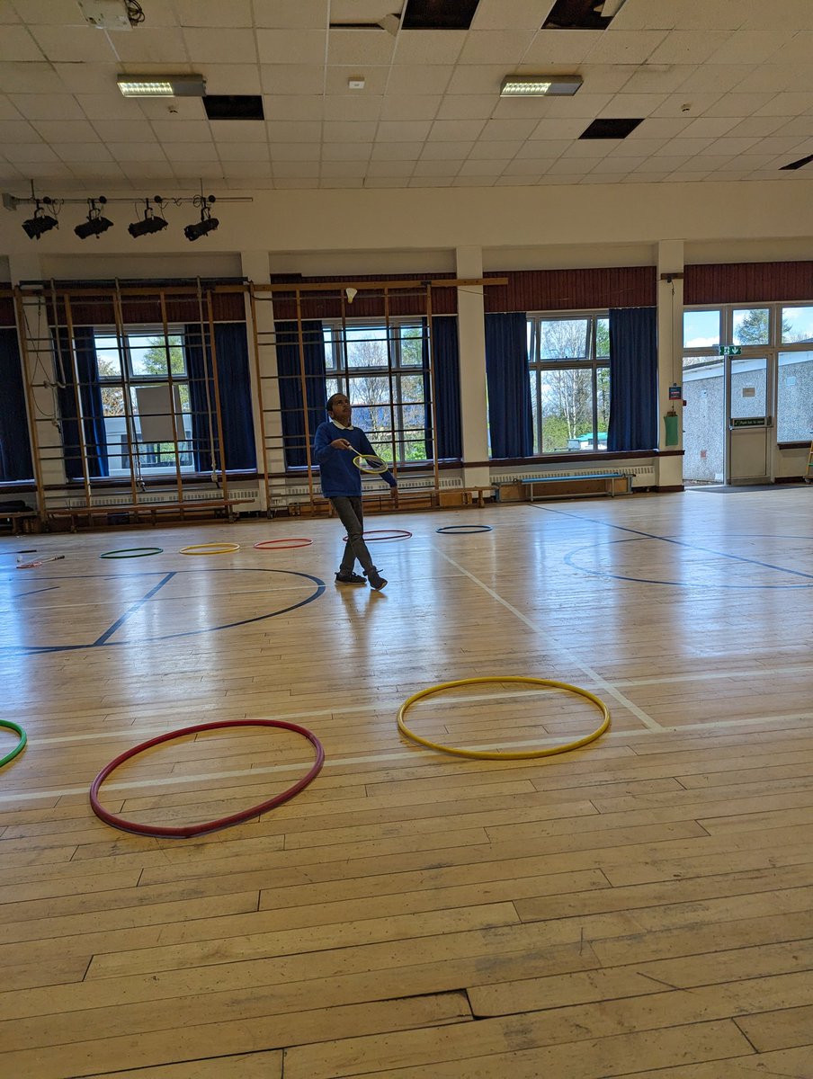 BroccoliWeeTree's tweet image. Badminton 🏸 in PE, trying out different ways to control the shuttlecock. We counted how many times we could bat it in the air? Can you guess how many?