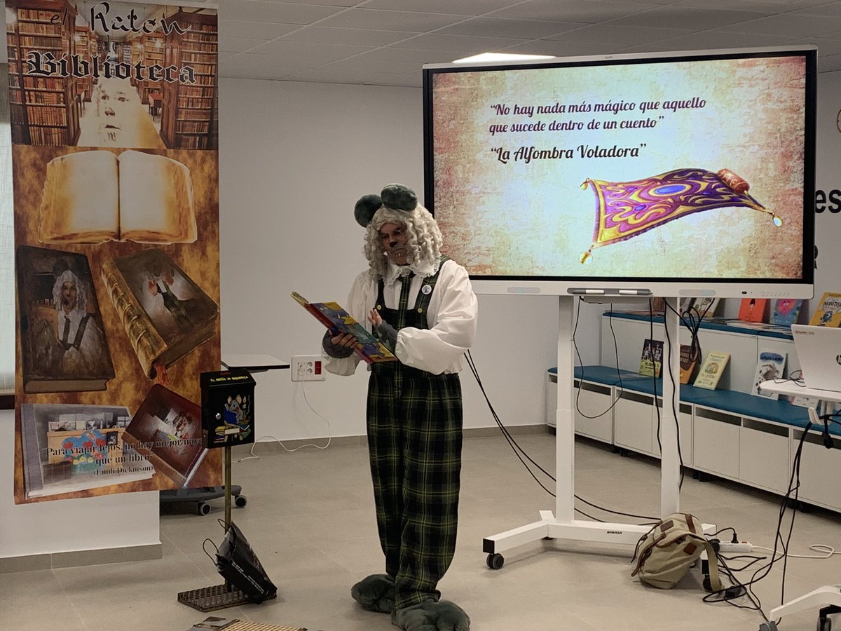 Hoy en el <a href="/ceppriegomonti/">CEP Priego Montilla</a> nuestro Ratón de biblioteca nos cuenta varios cuentos con mucho entusiasmo, cariño y simpatía. Aprendemos tipos de cuentos, personajes y técnicas para hacer del cuentacuentos un momento mágico.