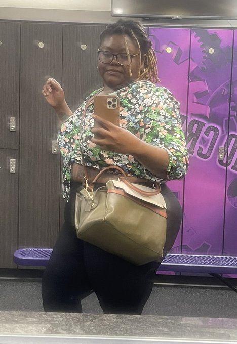 Do you like my work clothes? 💼 https://t.co/x2cOK6efdl