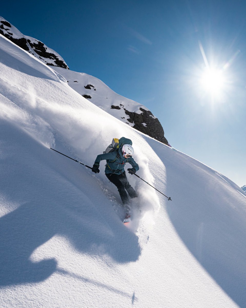 Rab athletes Lisen Strøm and Thea Kopala Røhme recently travelled to Loppa, Norway's northernmost mountains, to attempt a four-day ski traverse from Tverrfjord to Bergsfjord. 📷 @andersvest #TheMountainPeople #WeAreRab