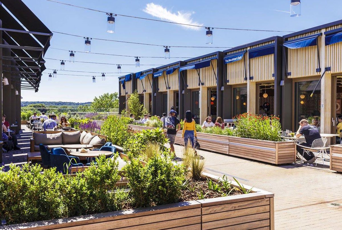 Visit the Roof Terrace at <a href="/WestgateOxford/">Westgate Oxford</a> and discover an eclectic mix of places to eat and drink plus unique views of Oxford's dreaming spires. ✨🍴

Find out more ➡ westgateoxford.co.uk/roof-terrace?u…

#ExperienceOx #oxford #foodanddrink