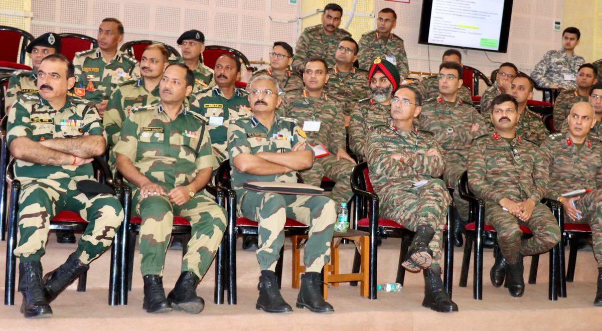'Civil Military Fusion'

#DesertCorps hosted a Multi Agency Brainstorming Session at #Jodhpur focusing on boosting synergy in border areas of #Rajasthan & #Gujarat. Members of civil administration & other security agencies deliberated on response framework along with #IndianArmy.