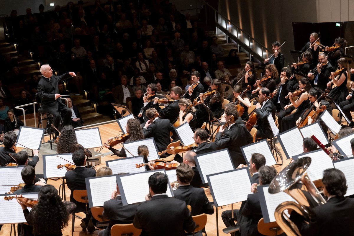 West-Eastern Divan Orchestra (@divanorchestra) on Twitter photo The first concert of the Divan's 25th anniversary year took place in a sold-out Berlin Philharmonie, where the audience gave the musicians and Maestro <a href="/DBarenboim/">Daniel Barenboim</a> standing ovations in both parts of the concert. 💛 The first concert of the Divan's 25th anniversary year took place in a sold-out Berlin Philharmonie, where the audience gave the musicians and Maestro <a href="/DBarenboim/">Daniel Barenboim</a> standing ovations in both parts of the concert. 💛
