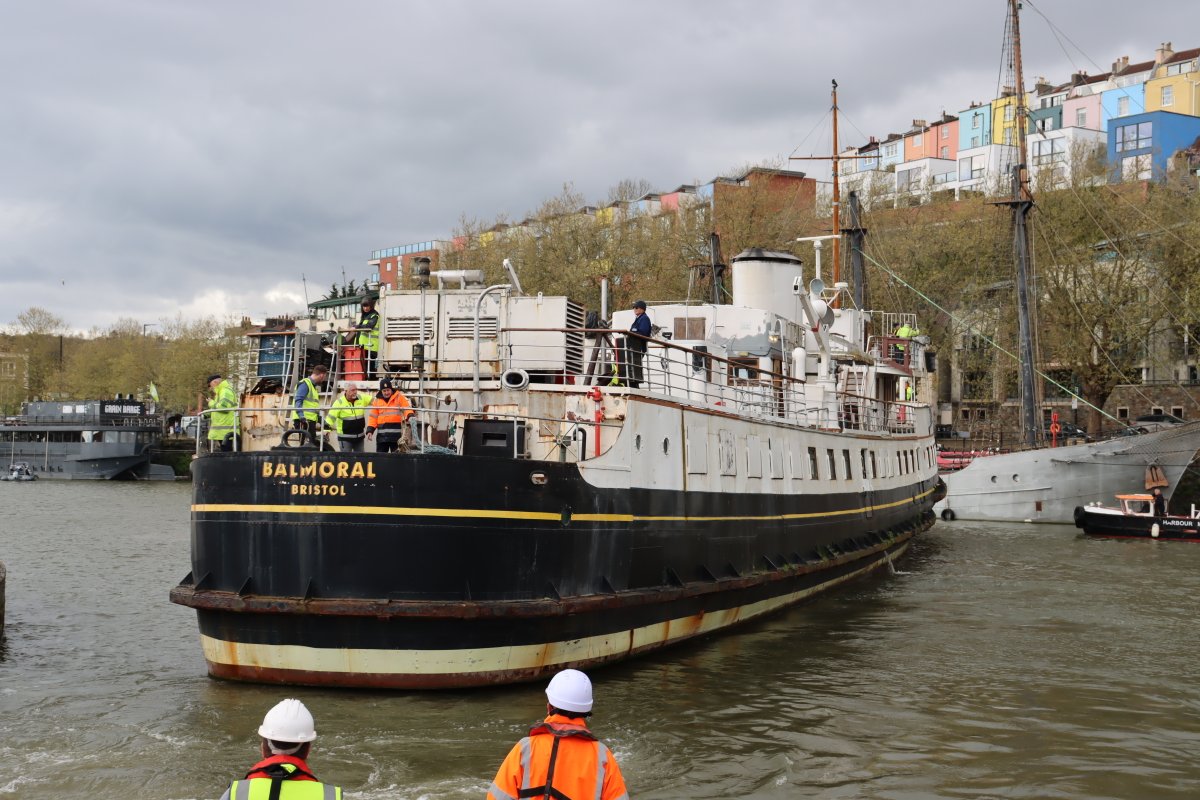 This afternoon, the Balmoral was hauled into the Albion Dockyard to carry out maintenance on the historic ship. The Albion Dock Company's work is vital to service the larger ships and boats in Bristol’s floating harbour. #BristolHarbour ⚓ @HarbMasterBris