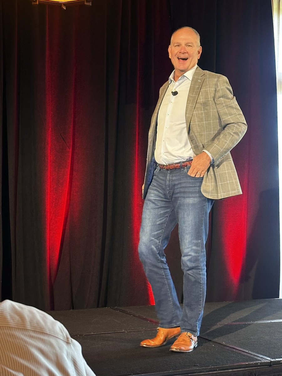 Talking innovation, progress and keeping their word with @Avaya CRO @alanmasarek #AvayaAnalystEvent Let's not make any mistake here...Avaya has been on a 'Trust Tour' for the last year, proving brand trust with the market and customers. Now they face a room of analysts.