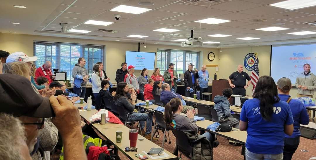 CityofUA's tweet photo. Making homes in #UpperArlington safer, one fire alarm at a time! Thanks to the help of volunteers, over 170 new smoke alarms were recently installed during a #SoundTheAlarm’ canvassing event. #UAFD partnered with @ARCcsor o go door-to-door in the River Ridge neighborhood. https://t.co/SksXxhknVm