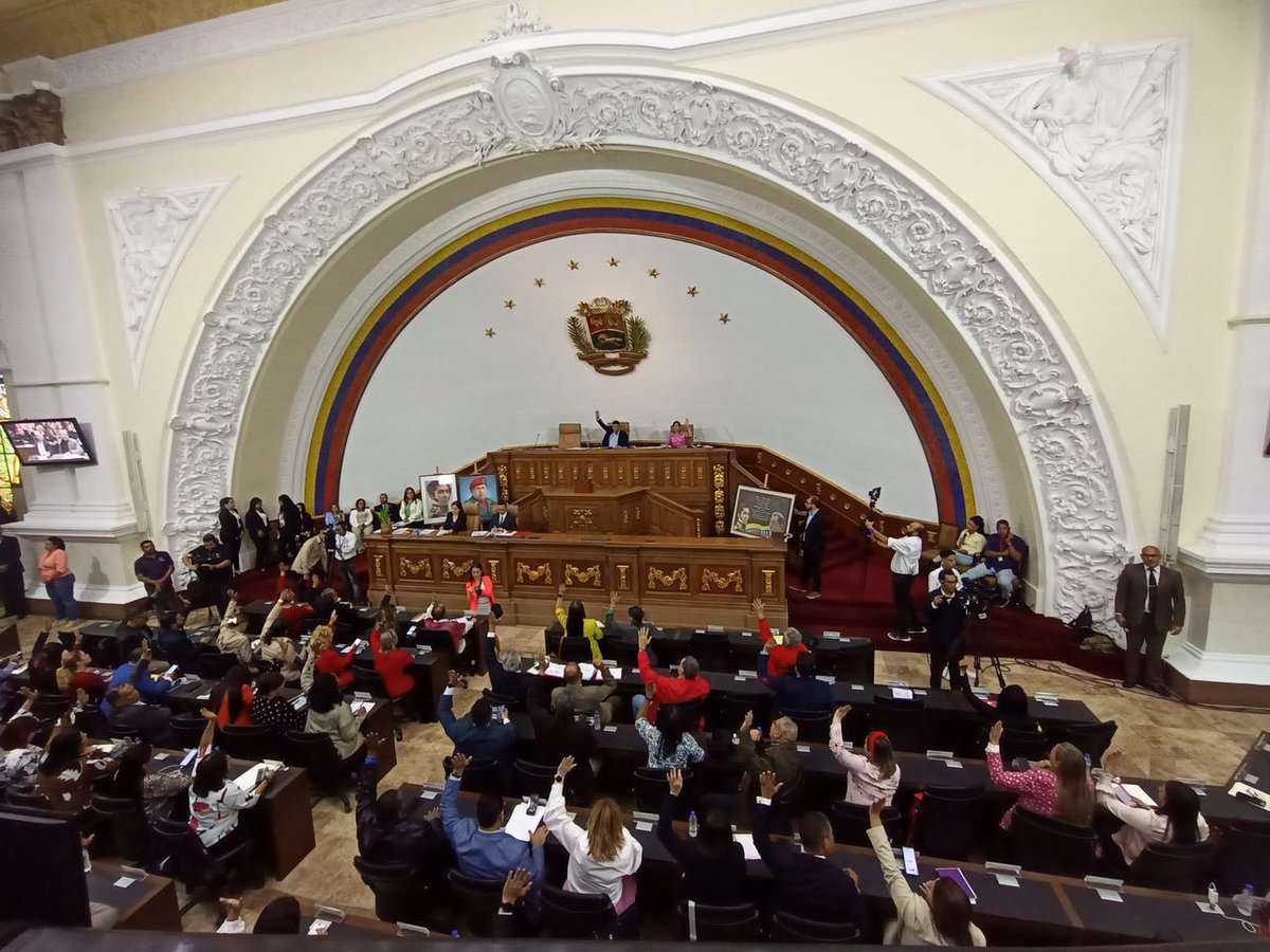 TellecheaRuiz's tweet image. La Asamblea Nacional aprobó la creación de la Empresa Mixta Petrolera Roraima y la ampliación de Petroquiriquire, para continuar desarrollando todo el potencial de la industria petrolera en beneficio del pueblo venezolano. Las sanciones ilegales no impedirán nuestra recuperación.