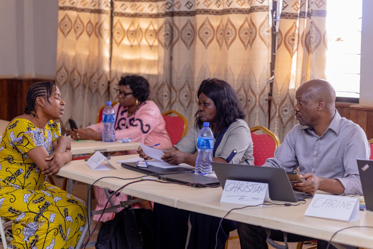Enabel_en_RDC's tweet photo. Vingt-cinq (25) prestataires médicaux de la ZS de #Dibindi à #MbujiMayi ont bénéficié d’une formation sur les services de santé sexuelle et reproductive adaptés aux ados. Ils sont désormais outillés pour une meilleure prise en charge des cas des IST et autres maladies. #PLVS https://t.co/Qz4WkD9xdV