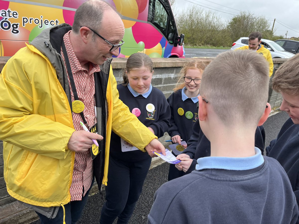 What a memorable day we had today with the visit of the #WholeWildWorld bus tour to Owenbeg N.S. Our students really enjoyed the workshops, chats and many laughs with the brilliant authors and illustrators! Thank you @PForde123 @LaureatenanOg & @KidsBooksIrel for the amazing day!