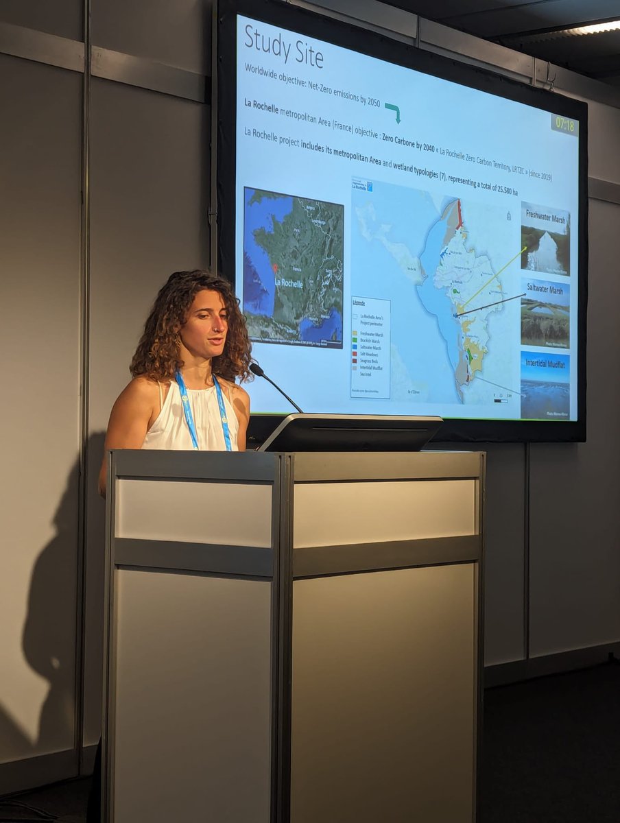 Daniel Murdiyarso (keynote speaker) provides some outstanding #BlueCarbon perspectives from Indonesia at today’s GO-BC Blue Carbon session at #EGU24 

We are also delighted to be promoting Early Career Ocean Professionals #ECOP throughout this popular session (pic: Lucilia Xaus)