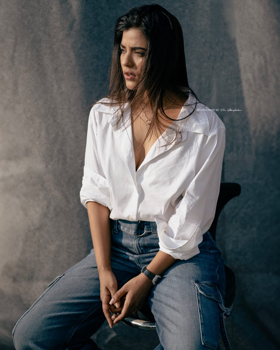 Style, grace and charm all rolled in one!! Actress #AishwaryaRajesh looks as ravishing as ever in these beautiful pics from her most recent photoshoot! 🩷 📸 : @storyteller_ind @aishu_dil @UVCommunication @proyuvraaj