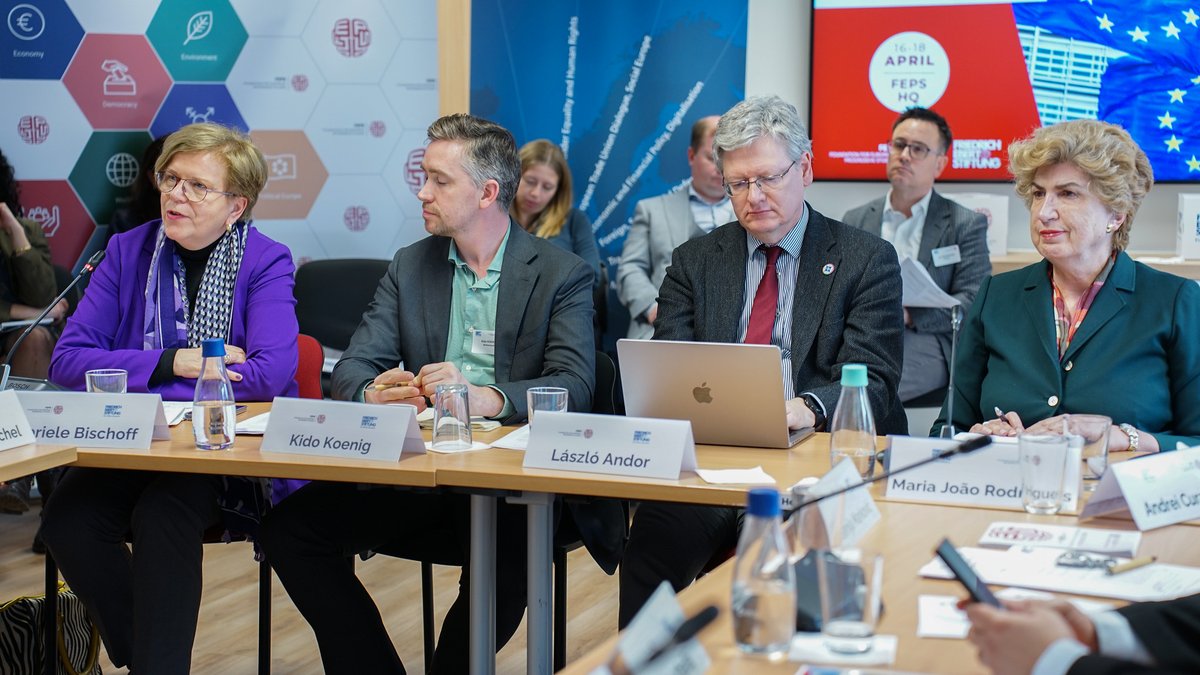 FEPS_Europe's tweet photo. Policymakers, think tankers and academics from the 10 candidate countries met today for "Progressive visions for EU enlargement" at FEPSHQ! 🇪🇺

Progressive views on enlargement, treaty reforms &amp; the future of the EU were among the topics discussed. 

🔗https://t.co/akpUfpxbL9 https://t.co/ZvIjlMBaGi