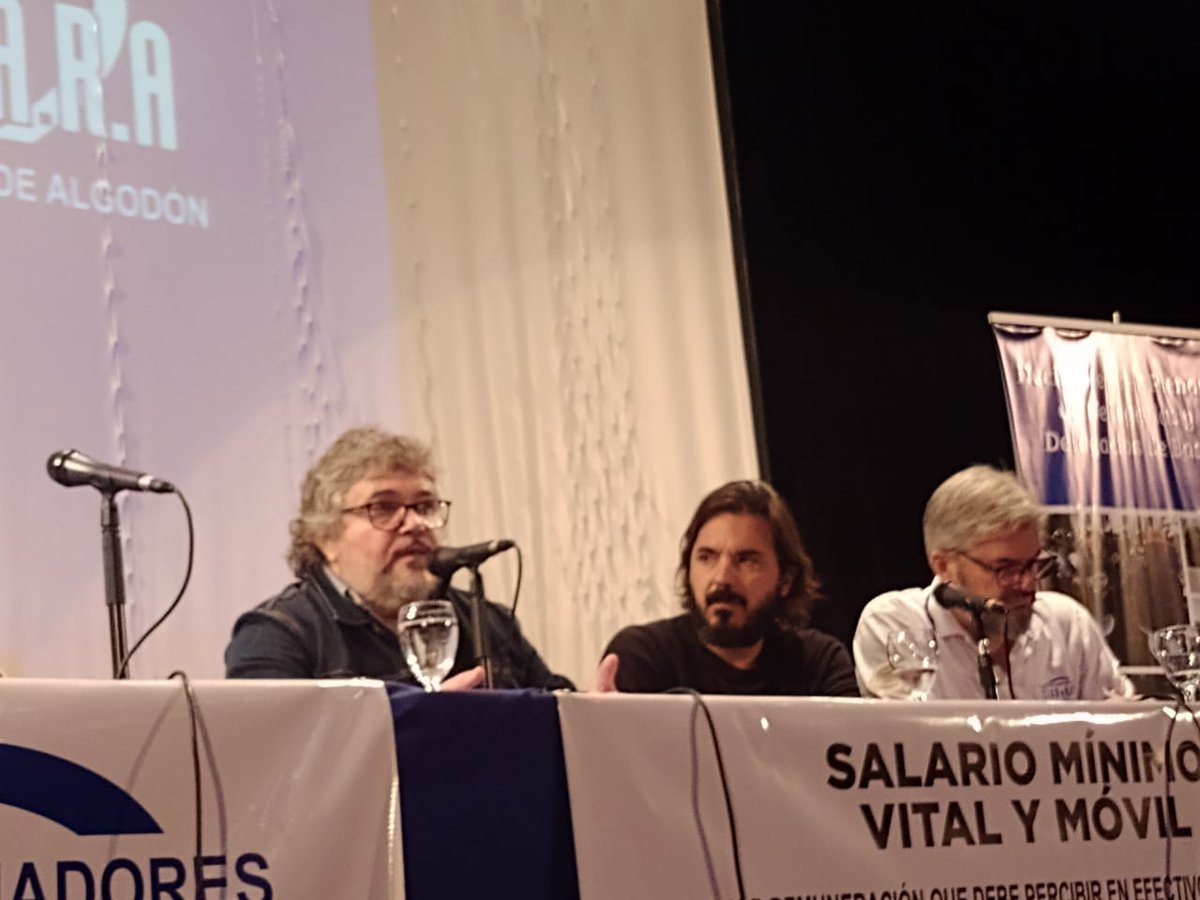 SoearAceiteros's tweet photo. "Es mentira que logramos el Salario Mínimo Vital y Móvil por trabajar en las grandes agroexportadoras: lo conseguimos luchando hace más de 20 años y con las huelgas de 25 días en 2015 y 22 días en  2020. Las pymes aceiteras también lo pagan"

DANIEL YOFRA, SEC Gral @FTCIODyARA https://t.co/RPsLrSXT9k