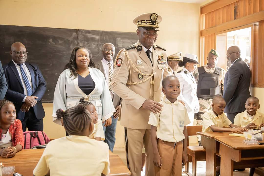 LEVÉE DES COULEURS À L'ÉCOLE PUBLIQUE DE BIKELÉ ZIWAC par  le  PRÉSIDENT DE LA RÉPUBLIQUE.

15/04/24, honorée d'avoir reçu le Président @oliguinguema, à cette nouvelle école de 22 salles de classe primaires,3 pré-primaires,1 salle multimédia,infirmerie, foyer, plateau multisports